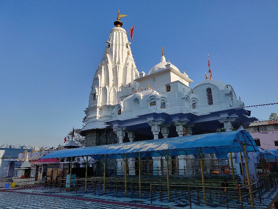 Kangra religious sightseeing cab